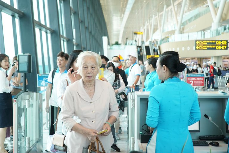 Vietnam Airlines mở rộng ưu đãi giảm 15% giá vé cho người cao tuổi