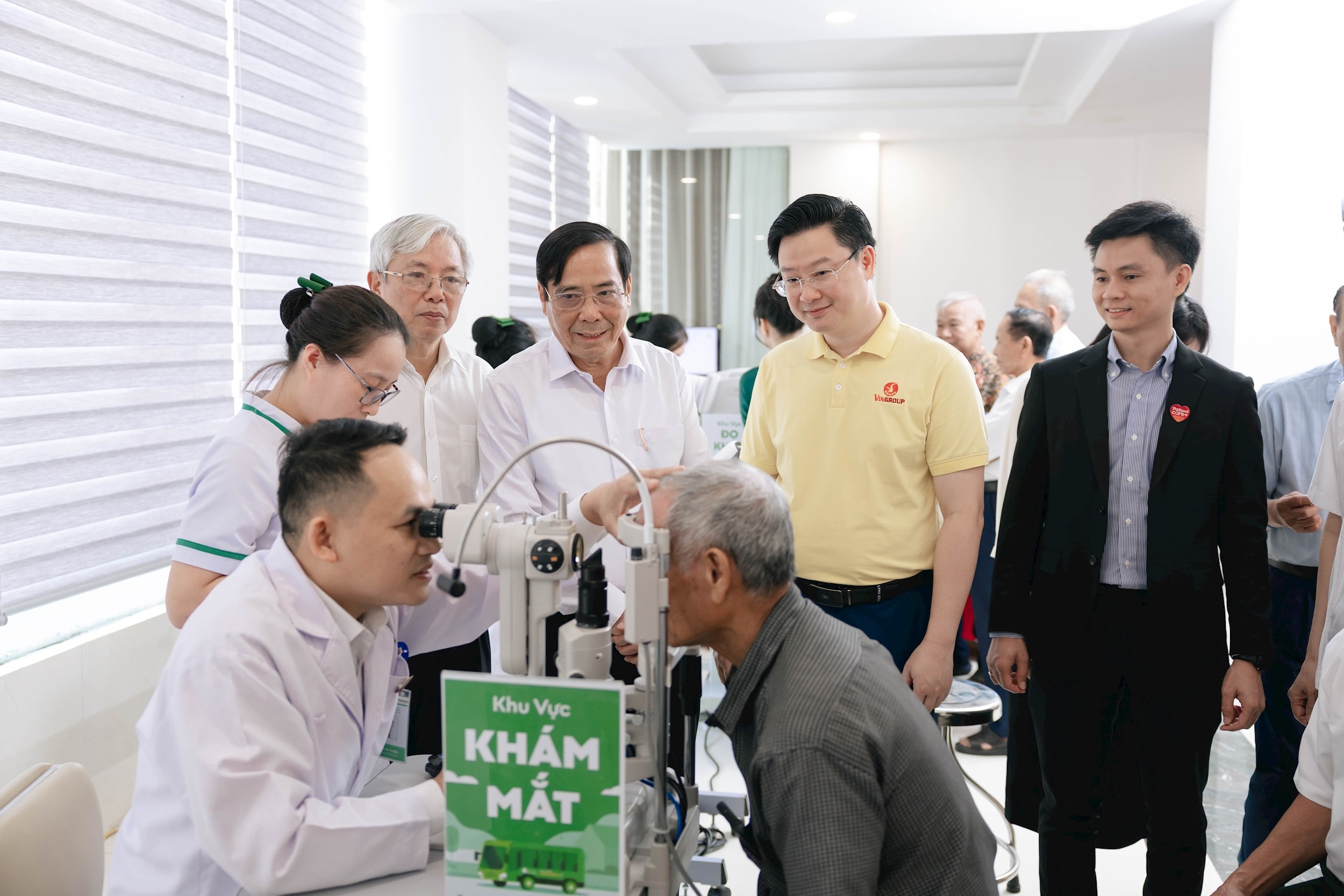 Hồi sinh thị lực cho người cao tuổi