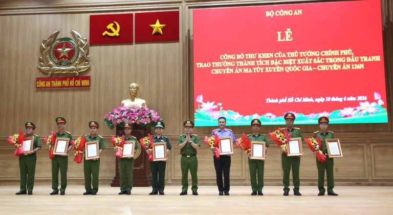 Trao thưởng thành tích xuất sắc cho các đơn vị triệt phá đường dây ma túy nguy hiểm
