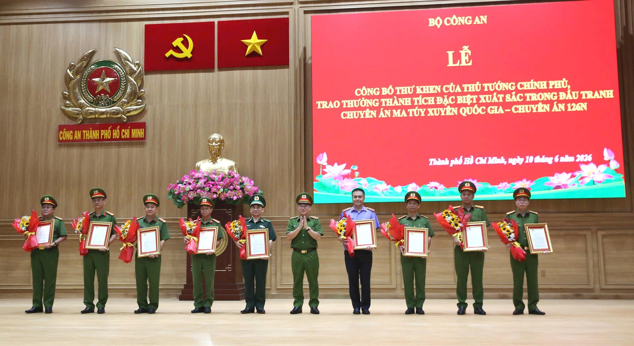 Trao thưởng thành tích xuất sắc cho các đơn vị triệt phá đường dây ma túy nguy hiểm