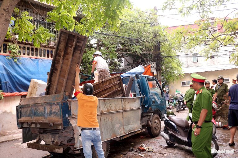 Nghĩa Đô: Quyết liệt xử lý "chợ cóc", chợ tạm sau phản ánh