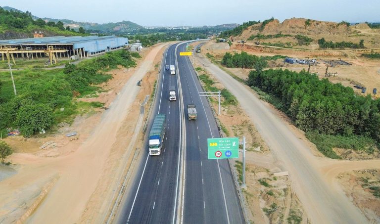 Chấp thuận mức thu phí đối với 13 tuyến cao tốc do nhà nước đầu tư