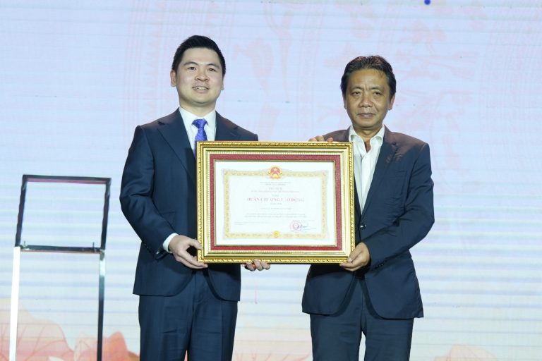 CLB Hà Nội nhận Huân chương Lao động hạng Nhì, vững bước vì niềm tự hào Thủ đô
