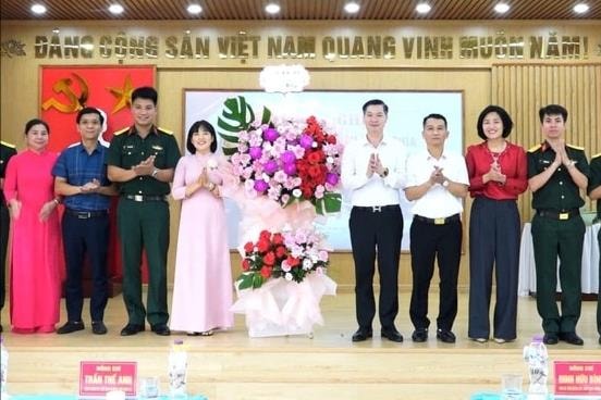 Kết nghĩa - thêm gắn bó lực lượng vũ trang với nhà trường