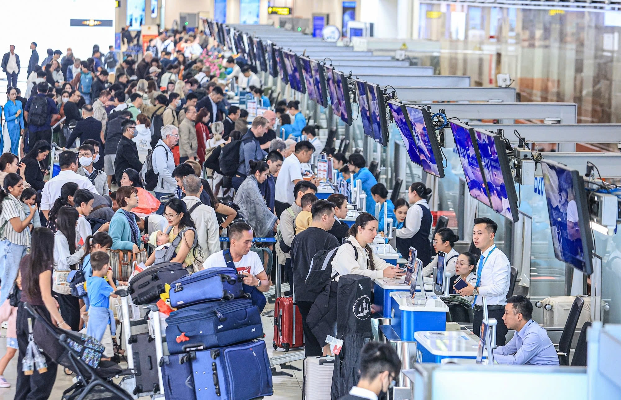 Hơn 54 triệu lượt khách qua cảng hàng không trong 5 tháng đầu năm 2026