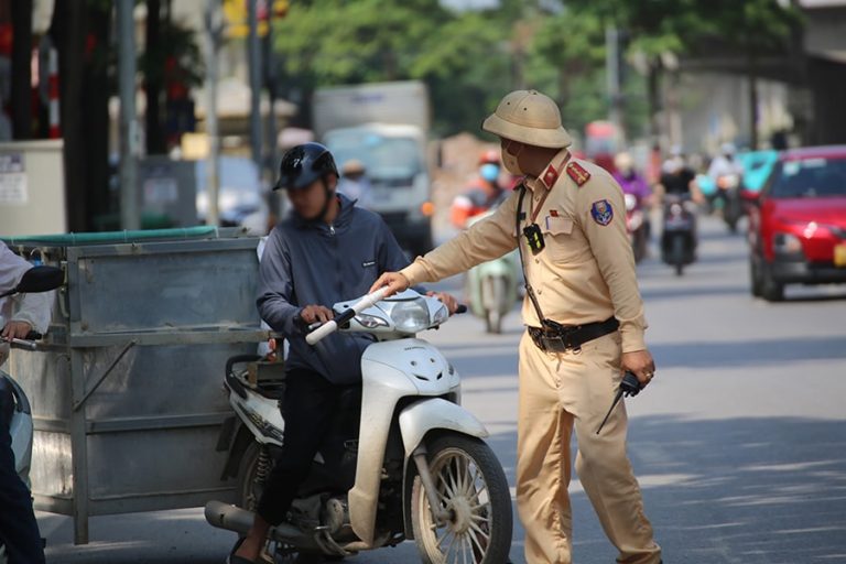 Xe tự chế, xe chở hàng cồng kềnh: Mối nguy rình rập trên nhiều cung đường