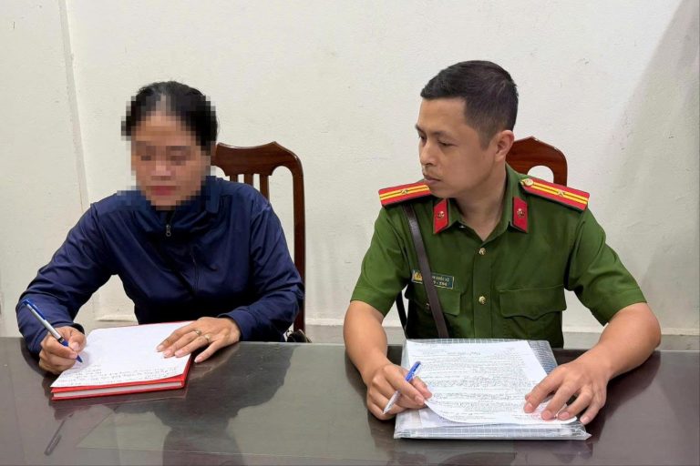Xử lý người bán hàng rong thu 430.000 đồng cho 10 chiếc bánh rán của khách nước ngoài